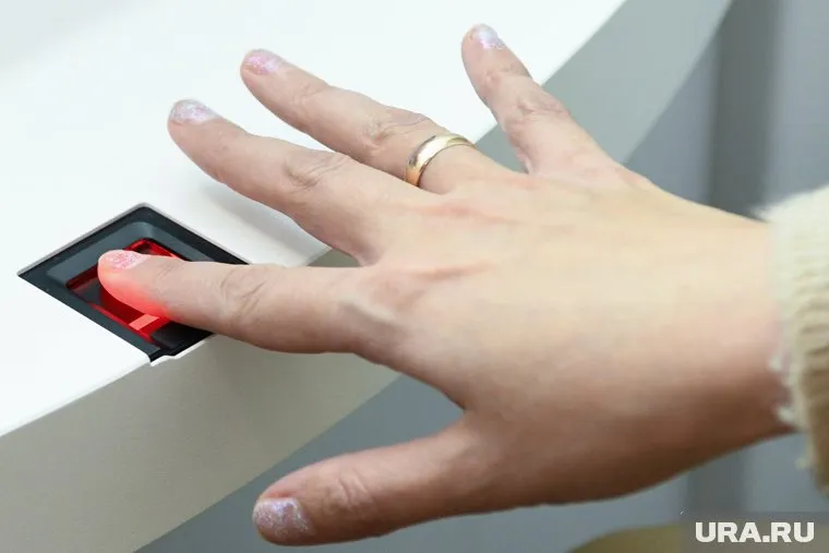 Власти соберут биометрические данные россиян с помощью государственных банков