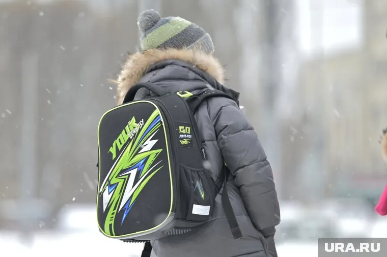 Маленький мальчик был вынужден идти домой пешком