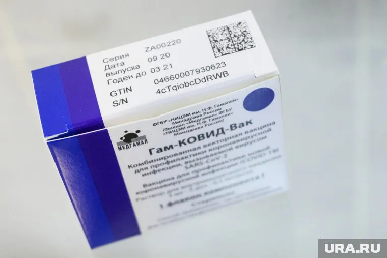 Главе депздрава пришлось развенчивать фейк о прививке