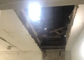 В челябинском поселке дети полгода не ходят в школу из-за обвалившейся крыши