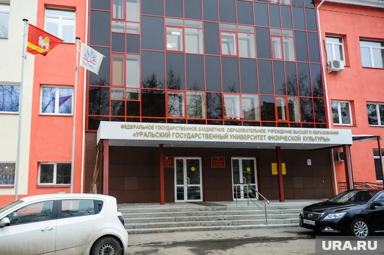 Из здания вуза Виктора Черепова увезли в наручниках