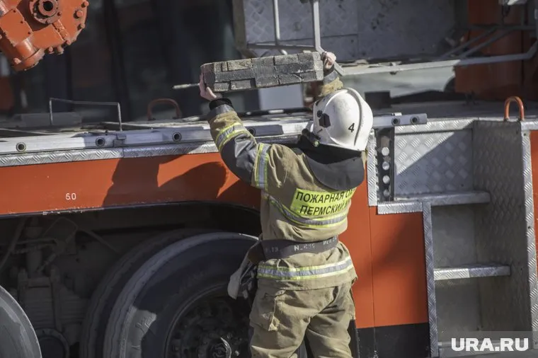 Пожарный спас мужчину из огня