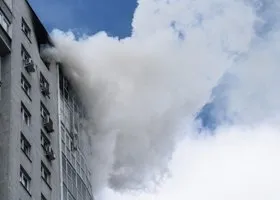 Появилась версия пожара в высотке Екатеринбурга, откуда выпал мужчина