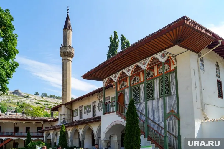 Для приезжих могут закрыть посещение всех музеев, дворцов и объектов культуры