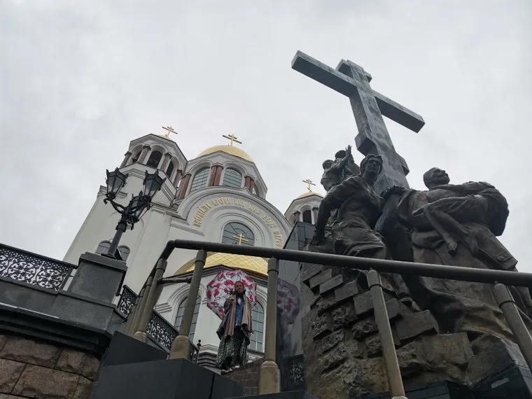 Ксения Собчак в Храме на Крови. Екатеринбург