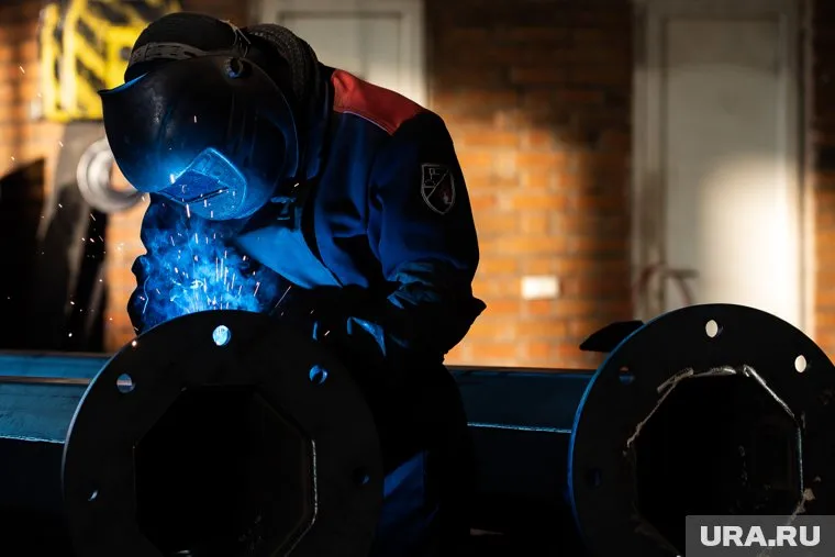 На бунтующем компрессорном заводе работникам задерживали зарплату почти год