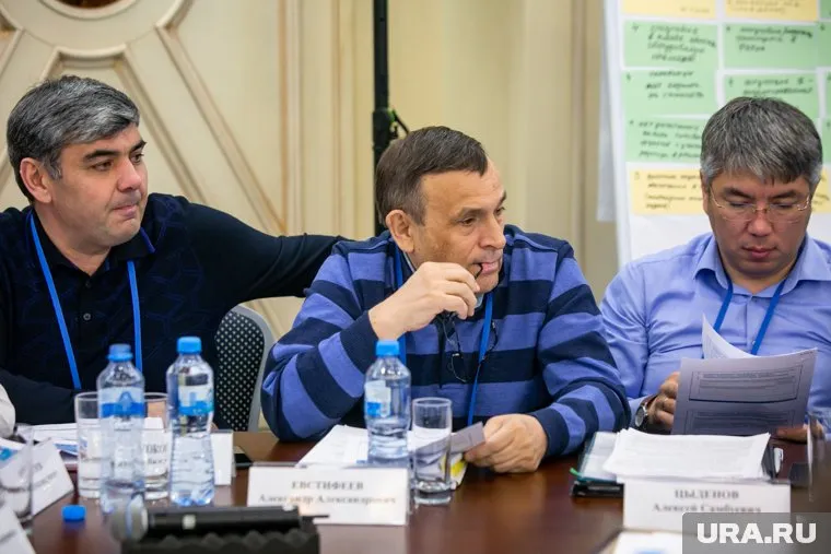 Губернатор Марий Эл Александр Евстифеев (в центре) показал один из самых низких результатов «Единой России» на выборах в Госдуму