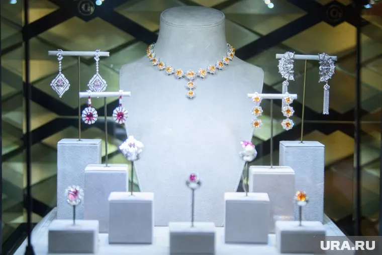 Росфинмониторинг контролировать операции с драгоценностями в целях легализации преступных доходов