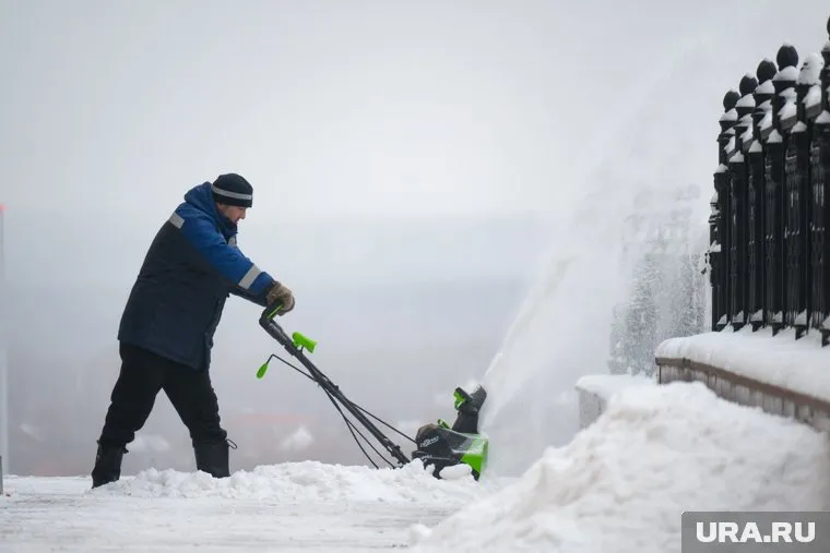 На центральных улицах работают дворники