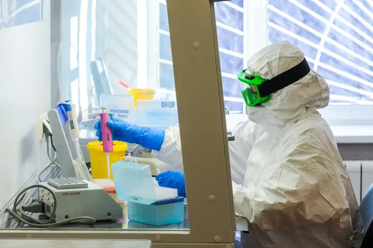 Дополнительная лаборатория для выявления коронавирусной инфекции в Челябинске на базе Областного центра по профилактике и борьбе со СПИДом. Челябинск