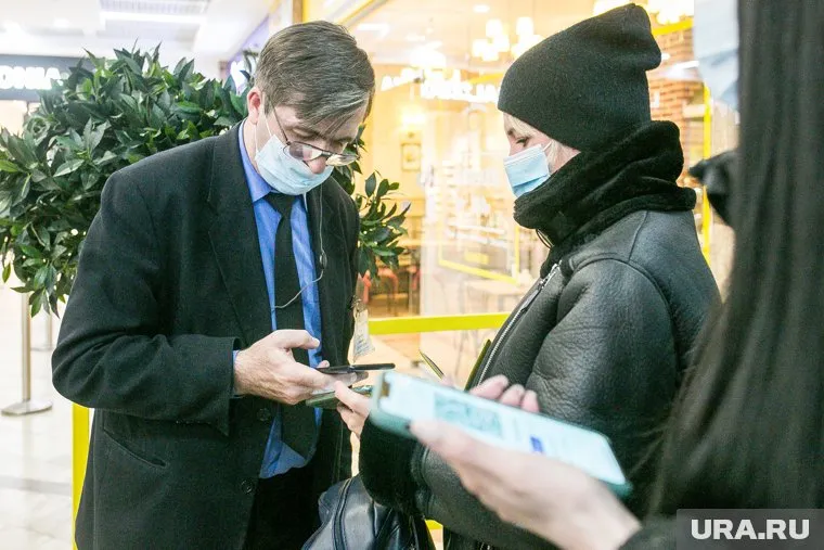 Из-за ошибки на портале госуслуг тюменцы не могут посещать торговые центры, а вскоре не смогут попасть еще во множество мест