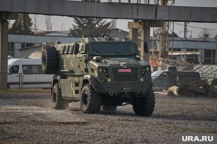 Российские военные уничтожили бронеавтомобиль НАТО в зоне СВО