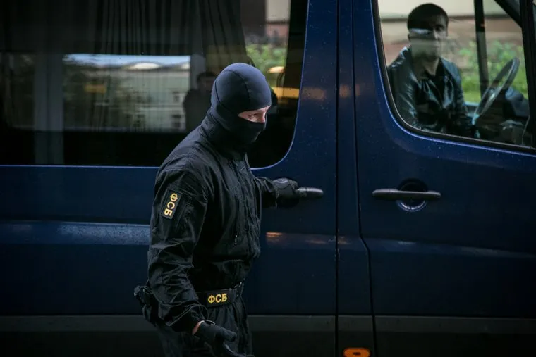 Обыск в "Ренова". Москва, фсб, силовики, маски-шоу