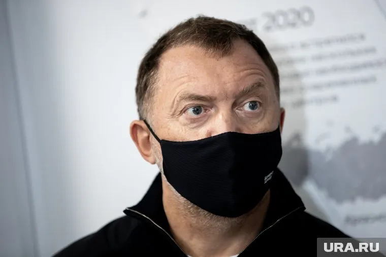 Предпринимателю необходимо будет избавиться от всех зарубежных активов и вести бизнес только в России, считает политолог