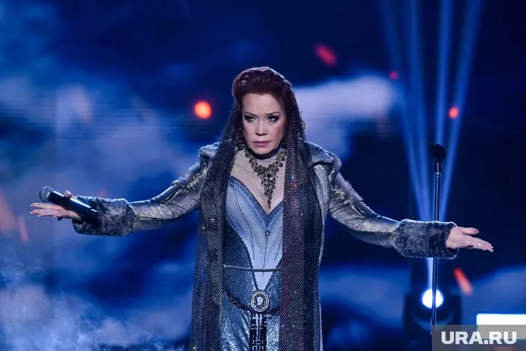 В шоу разгорелся скандал с участием Азизы