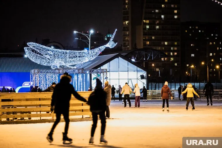 На катке «Северное сияние» впервые установят 10-метровую елку
