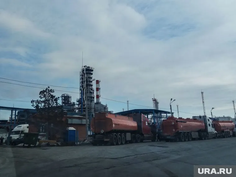 Поток нефти не прерывался