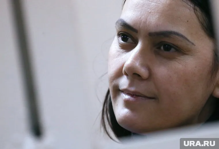 Бобокулова общалась через переводчика