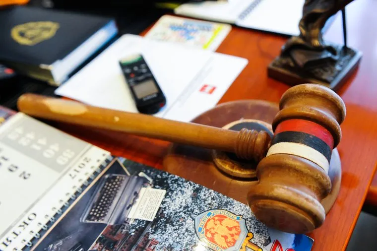 Клипарт. Челябинск, молоток, суд, арбитраж