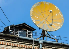 Жителей ЛНР пугают сбором личных данных с помощью российского спутникового ТВ