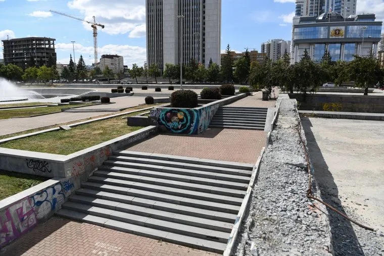 Набережная Рабочей молодежи и Октябрьская площадь. Екатеринбург