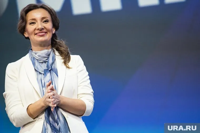 Анна Кузнецова предложила не учитывать незначительные доходы несовершеннолетнего при выплате пособий