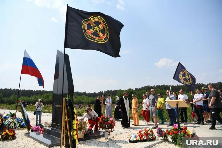 Флаг частной армии был украден с кладбища