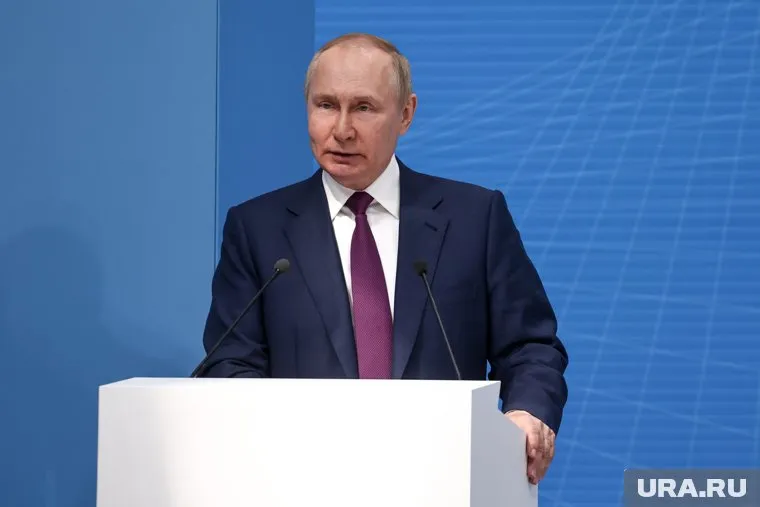 Владимир Путин наградил двух свердловчан