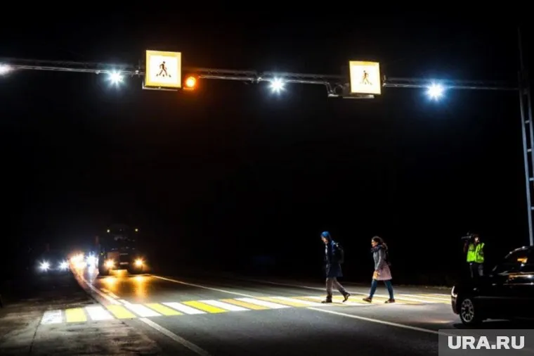 Освещенную разметку видно за 150 метров