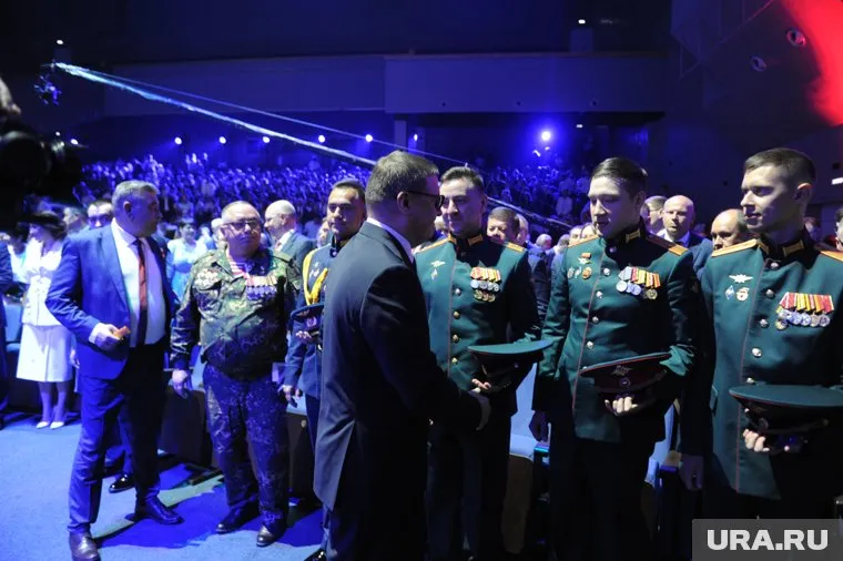 Поручение обеспечить успешную интеграцию участников СВО во власть поручил челябинский губернатор Алексей Текслер