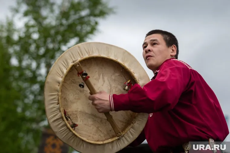 Традиционно турнир берет свое начало с древнего шаманского ритуала
