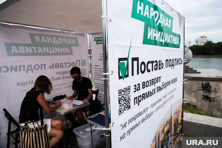 Активисты решили установить кубы без надписей, чтобы продолжить работу