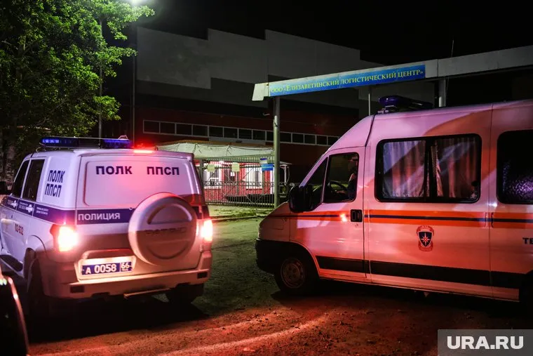 На место выехали спецслужбы города