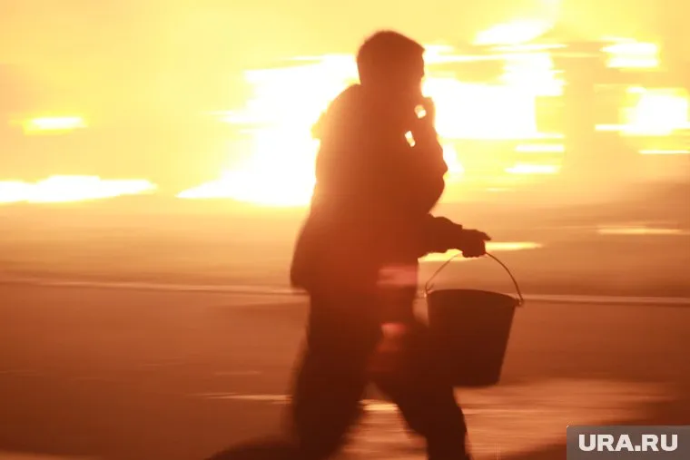 Крупный пожар в ростовском ТЦ перекинулся на жилой дом (архивное фото)