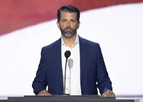 Сын Трампа заявил, что США надо было отправлять оружие России, а не Украине