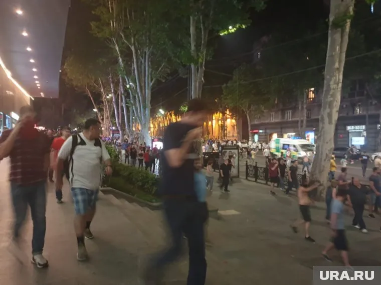 Протестующие начали разбегаться после применения газа силовиками