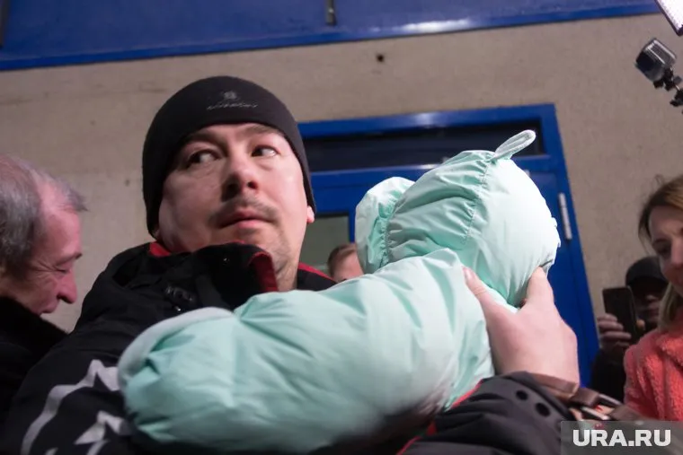 Малыш хорошо перенес перелет и уже отправился домой