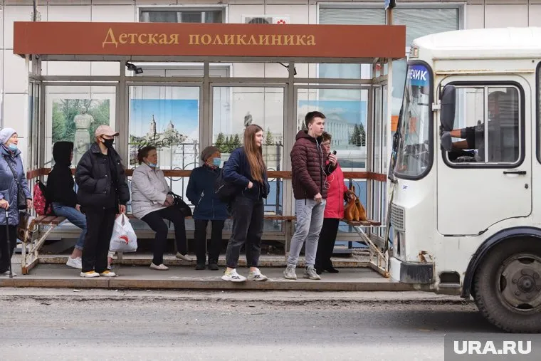 В Кургане водители маршрута №7 приезжают на остановки с большим запозданием