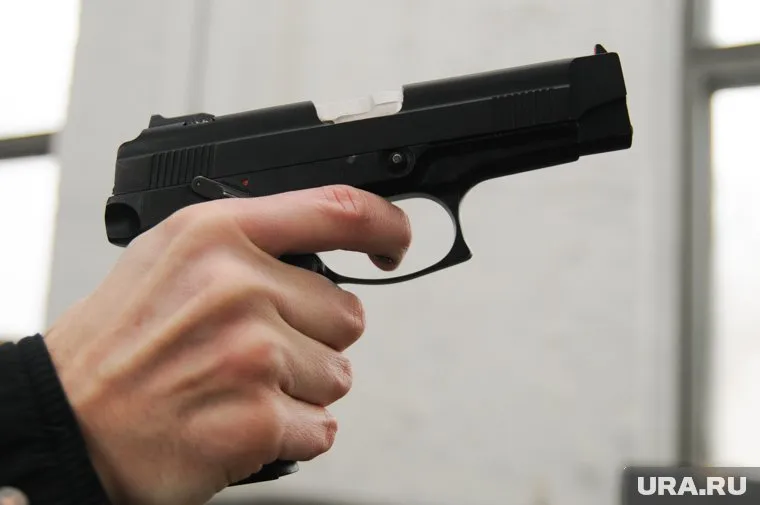 Они стреляли в воздух из охолощенных пистолетов