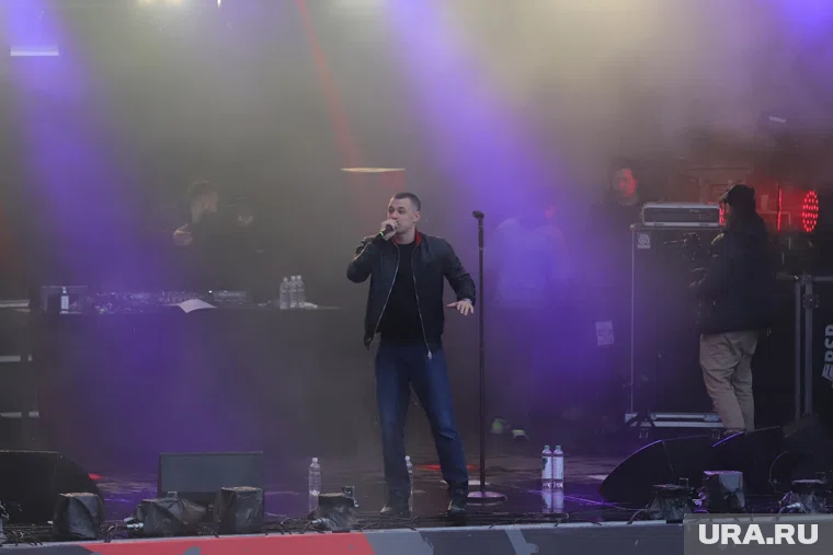 По данным СМИ, рэпер служит недалеко от столицы