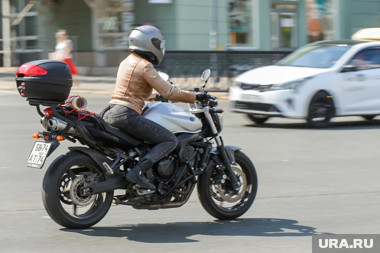 Девушка двигалась на байке, когда случилась авария (архивное фото)