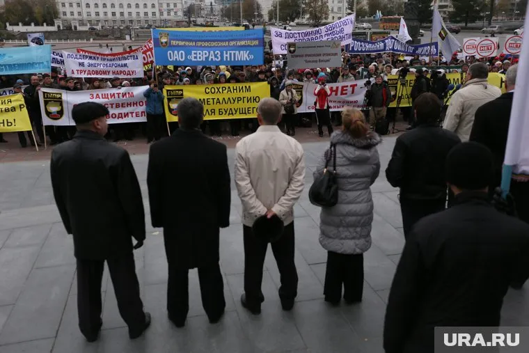 "ЕВРАЗ" отказывается общаться с профсоюзами, толкая их в руки оппозиции