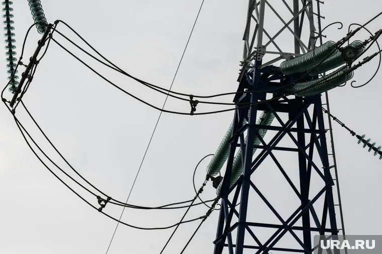 Сотрудники электросетей будут восстанавливать линии электропередач