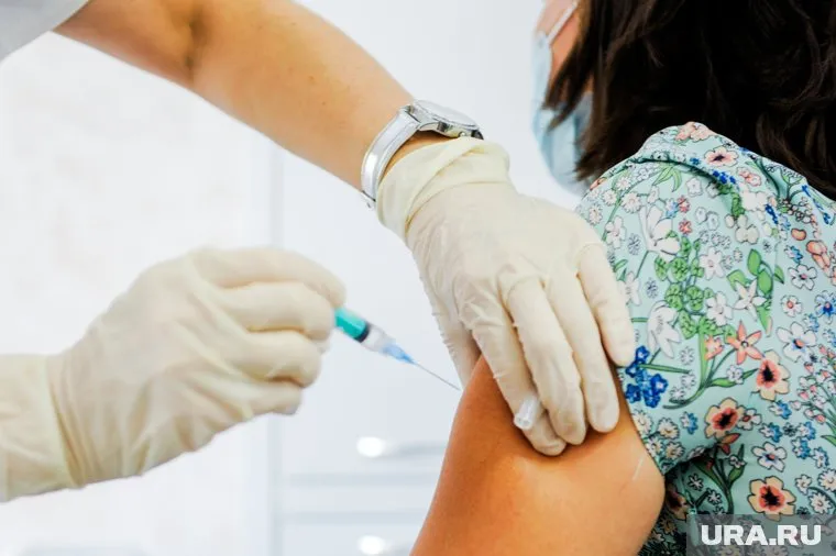 Девушку не предупредили о замене одного типа вакцины на другой