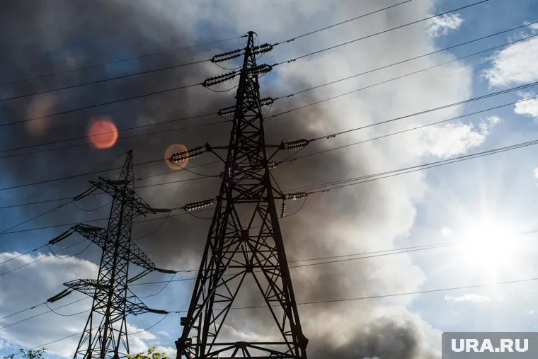 Слышны взрывы на Киевской ГЭС и Бурштынской ТЭС, передает telegram-канал