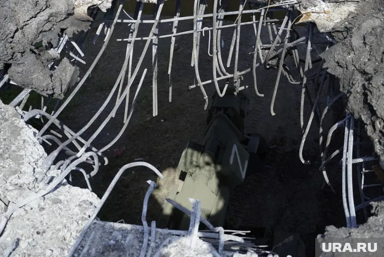 Дрон ВС РФ снял точные попадания бомб ФАБ-500 и запечатлел разрушения здания