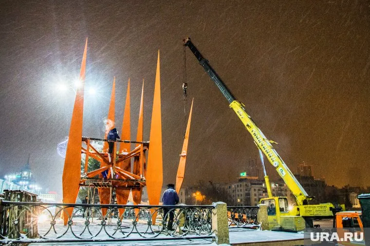 Стелу демонтировали в 2013 году, ее место заняли часы, которые отсчитывали время до старта олимпиады в Сочи