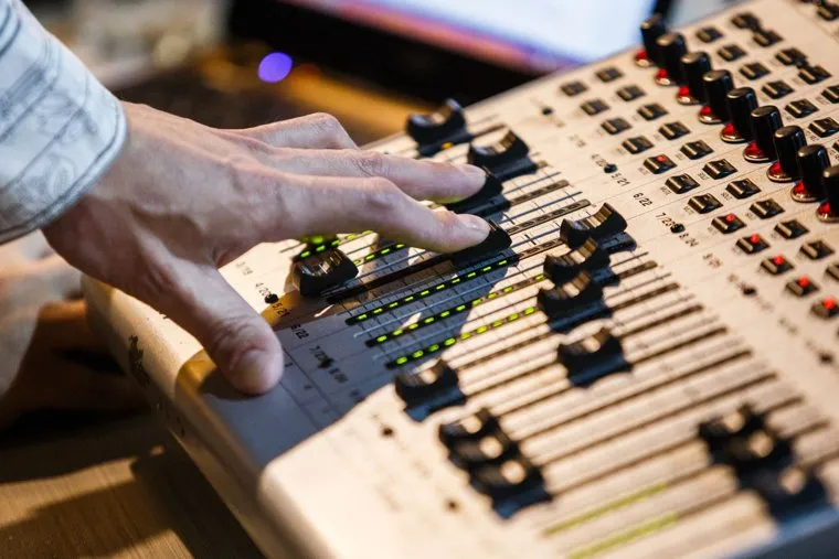 Интервью с Михаилом Симаковым и утреннее шоу радио Rock Arsenal в баре F.Starter. Екатеринбург