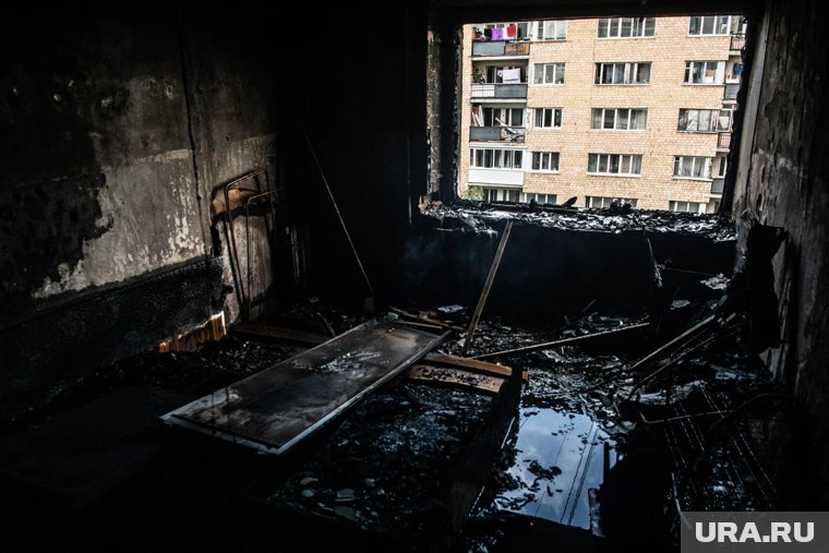 В Новом Уренгое полыхнула квартира на Оптимистов. Видео