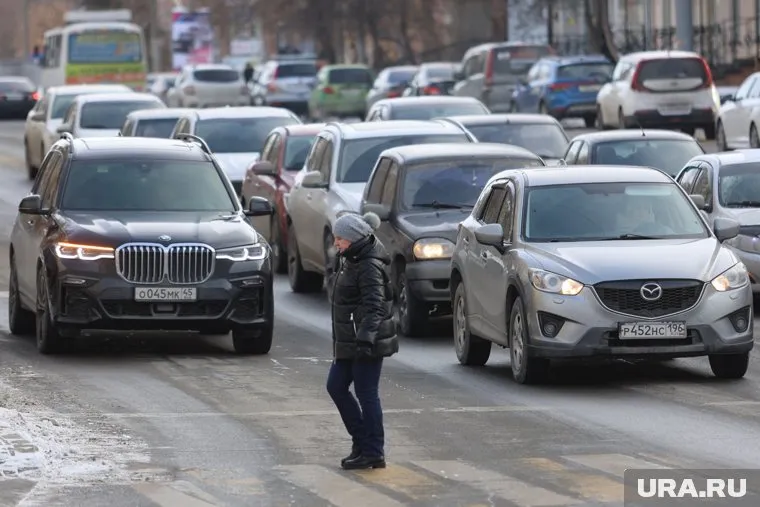 Пробки сковали больше десятка улиц